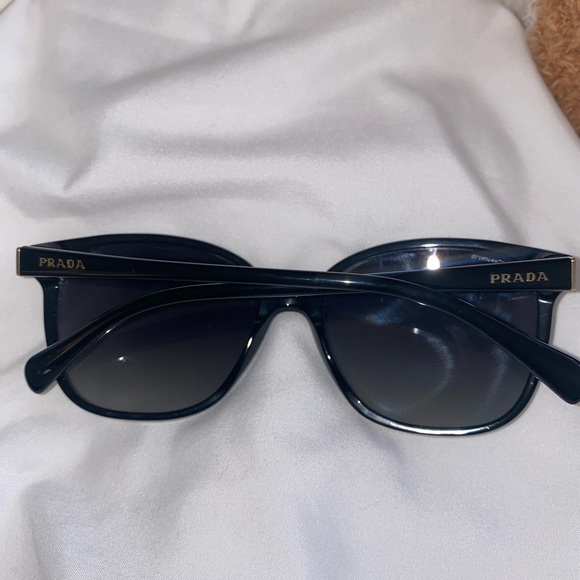 Polarized Prada sunglasses - Picture 3 of 5